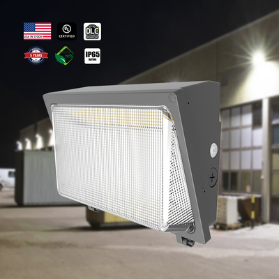 OEM FCC UL 30W-120W LED 壁パックライト 140lm/W 3CCT ロードドック路線のために調整可能